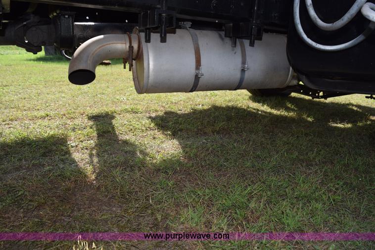 image for item K6653 1985 International S1900 flatbed truck with crane