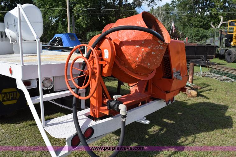 image for item K6653 1985 International S1900 flatbed truck with crane