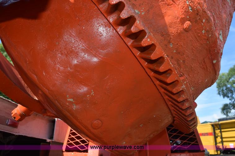 image for item K6653 1985 International S1900 flatbed truck with crane