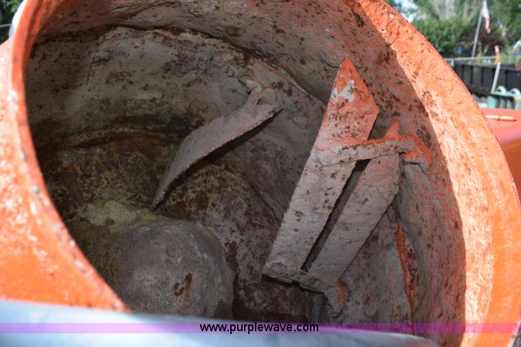 image for item K6653 1985 International S1900 flatbed truck with crane