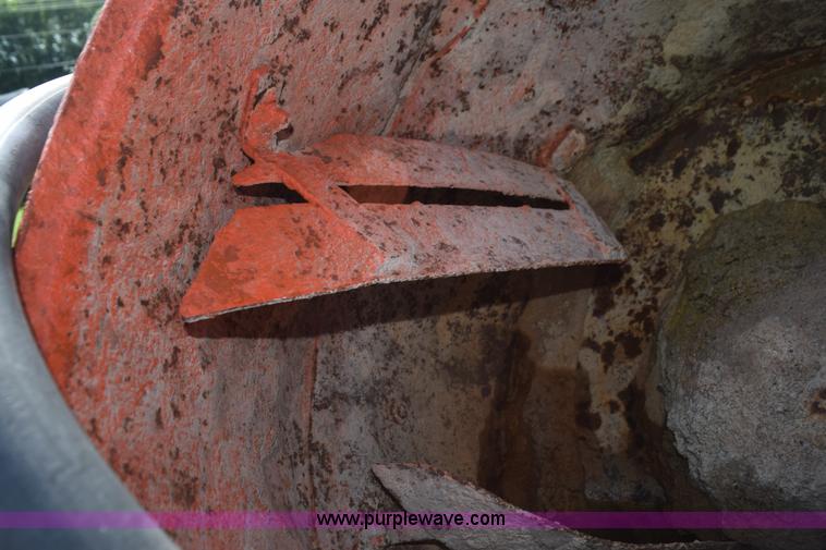 image for item K6653 1985 International S1900 flatbed truck with crane