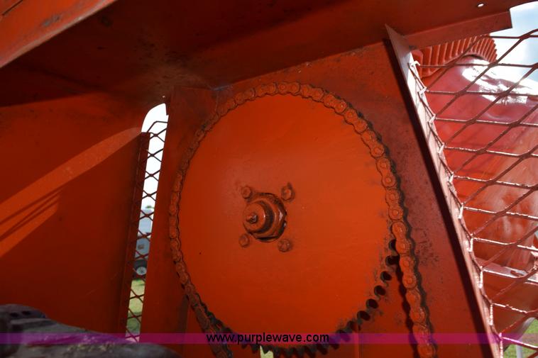 image for item K6653 1985 International S1900 flatbed truck with crane