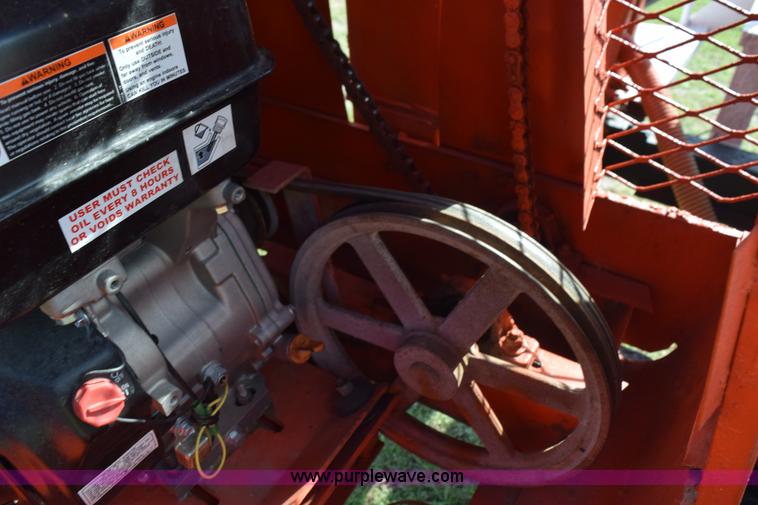 image for item K6653 1985 International S1900 flatbed truck with crane