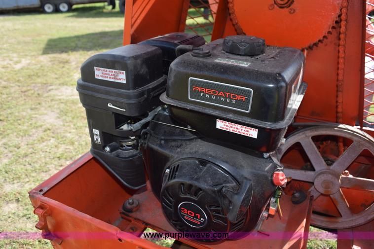 image for item K6653 1985 International S1900 flatbed truck with crane