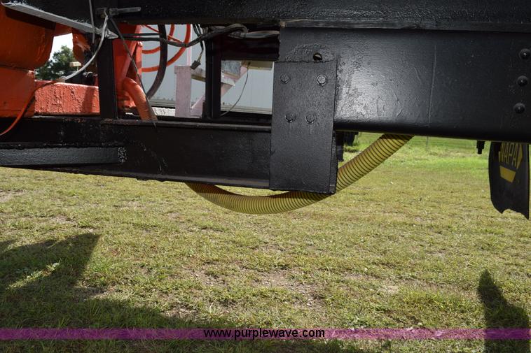 image for item K6653 1985 International S1900 flatbed truck with crane