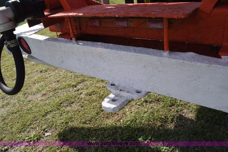 image for item K6653 1985 International S1900 flatbed truck with crane