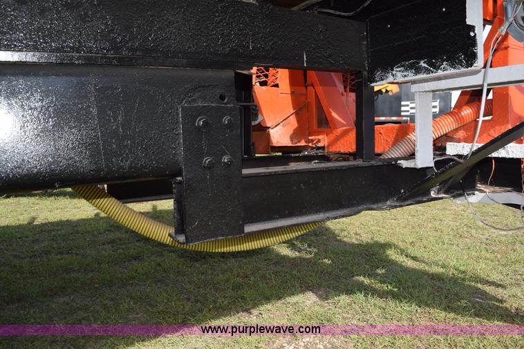 image for item K6653 1985 International S1900 flatbed truck with crane