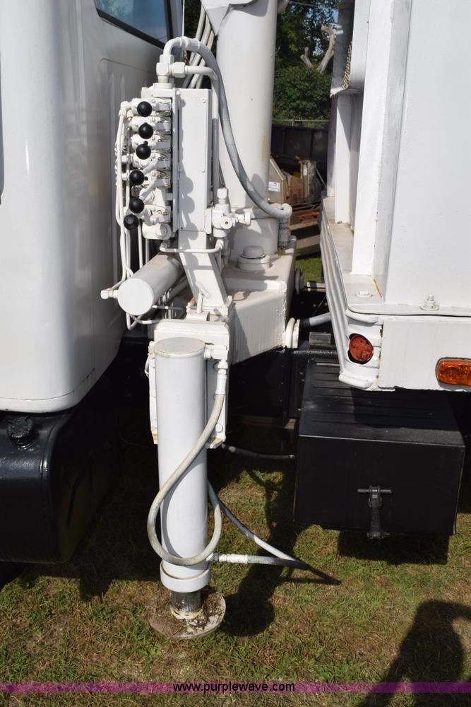 image for item K6653 1985 International S1900 flatbed truck with crane