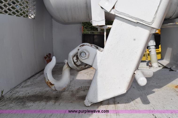 image for item K6653 1985 International S1900 flatbed truck with crane