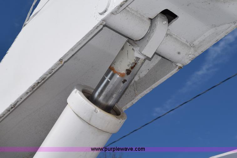 image for item K6653 1985 International S1900 flatbed truck with crane