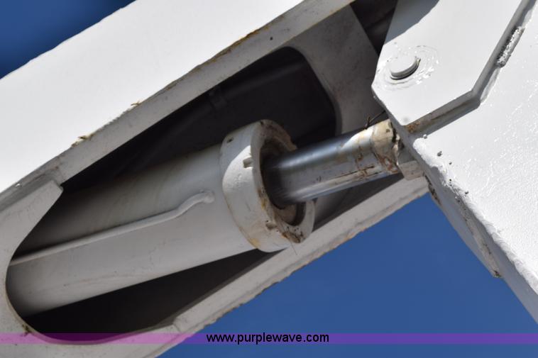 image for item K6653 1985 International S1900 flatbed truck with crane