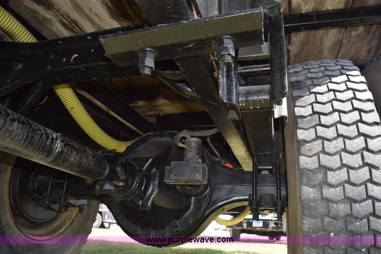 image for item K6653 1985 International S1900 flatbed truck with crane