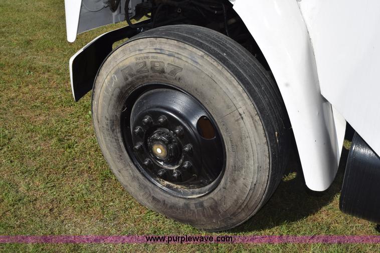 image for item K6653 1985 International S1900 flatbed truck with crane