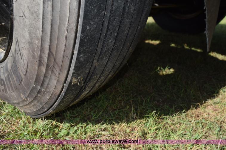 image for item K6653 1985 International S1900 flatbed truck with crane