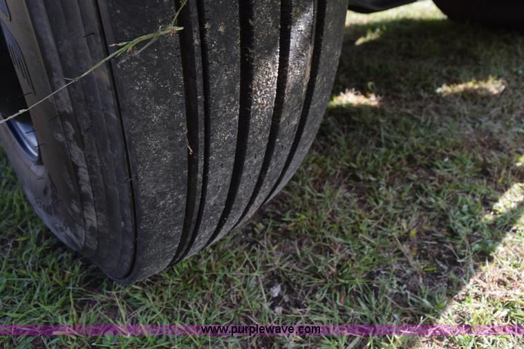 image for item K6653 1985 International S1900 flatbed truck with crane