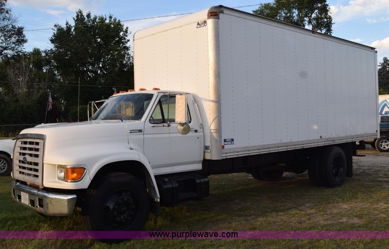 image for item K6654 1997 Ford F700 delivery truck