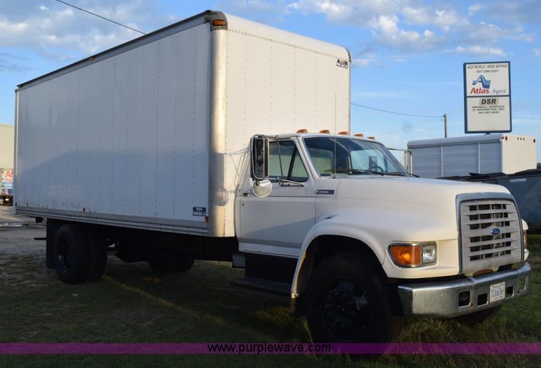 image for item K6654 1997 Ford F700 delivery truck