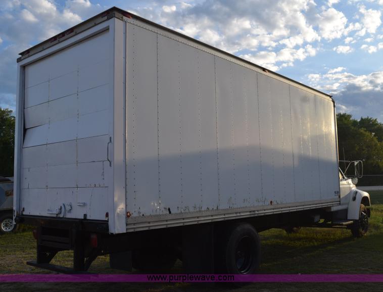 image for item K6654 1997 Ford F700 delivery truck