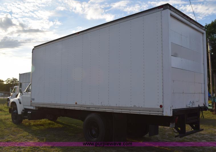 image for item K6654 1997 Ford F700 delivery truck