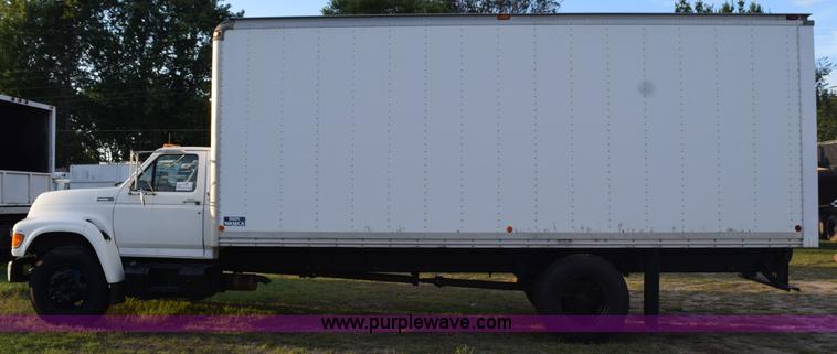 image for item K6654 1997 Ford F700 delivery truck