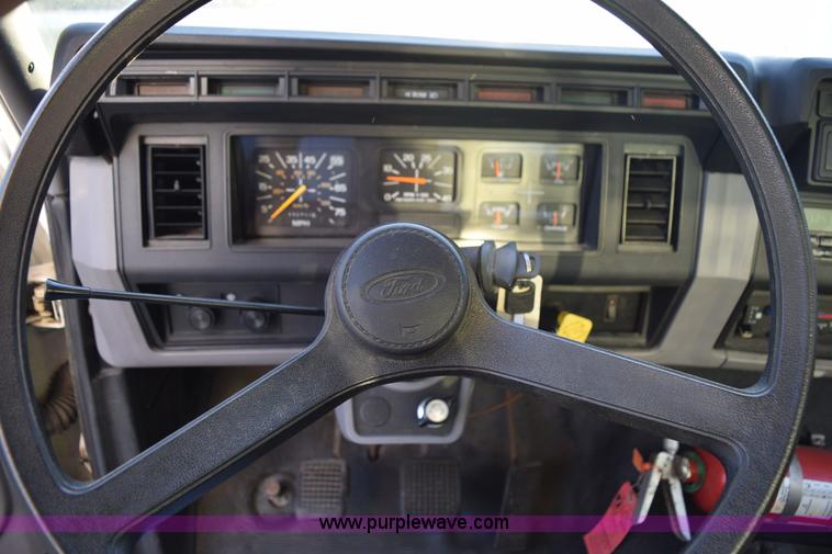 image for item K6654 1997 Ford F700 delivery truck