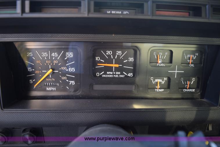 image for item K6654 1997 Ford F700 delivery truck