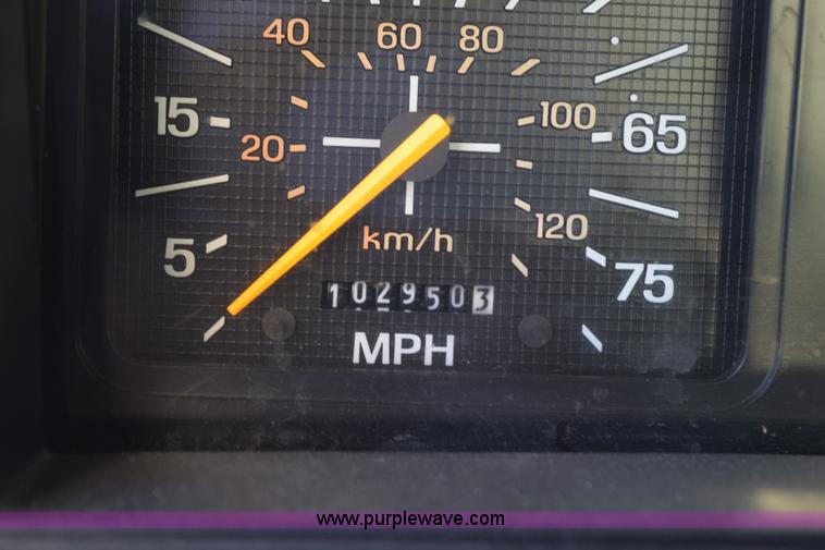 image for item K6654 1997 Ford F700 delivery truck