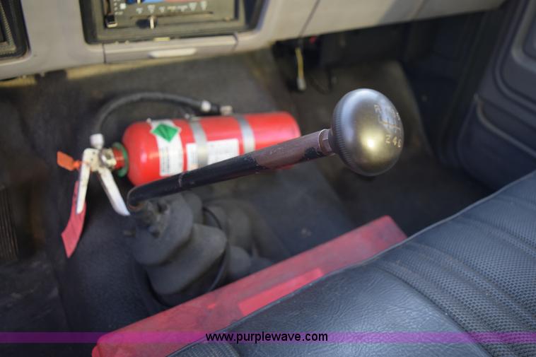 image for item K6654 1997 Ford F700 delivery truck