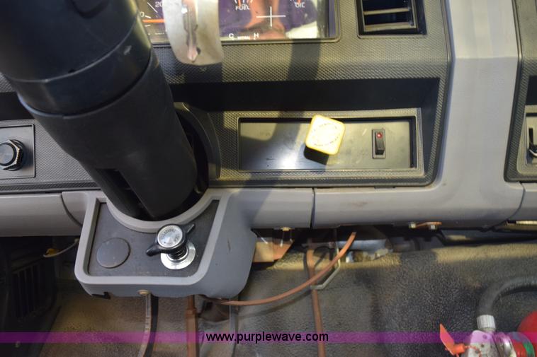 image for item K6654 1997 Ford F700 delivery truck