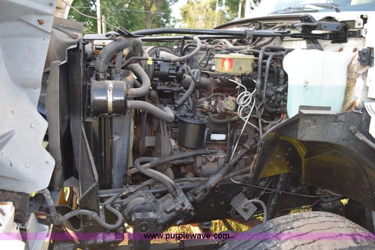 image for item K6654 1997 Ford F700 delivery truck