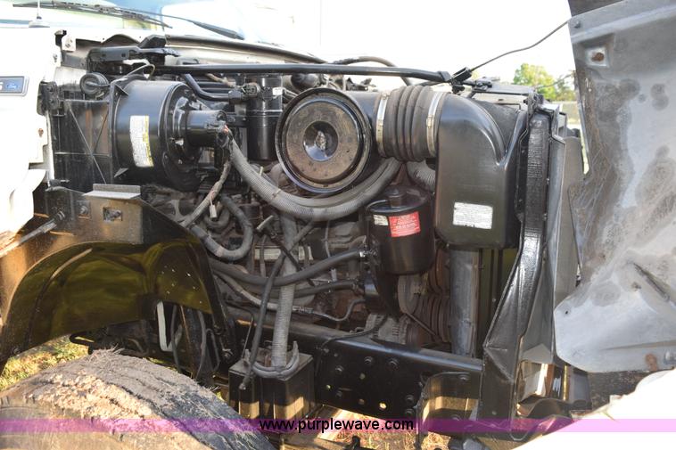 image for item K6654 1997 Ford F700 delivery truck