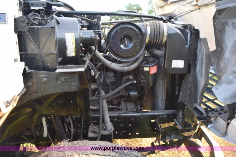 image for item K6654 1997 Ford F700 delivery truck