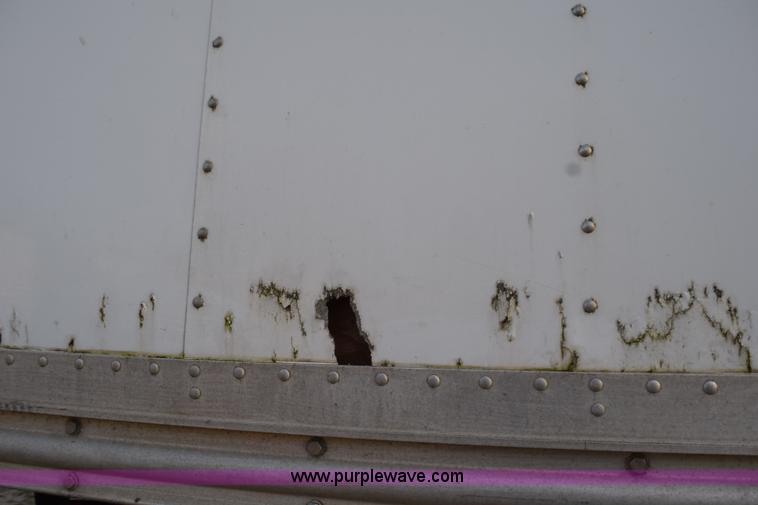 image for item K6654 1997 Ford F700 delivery truck