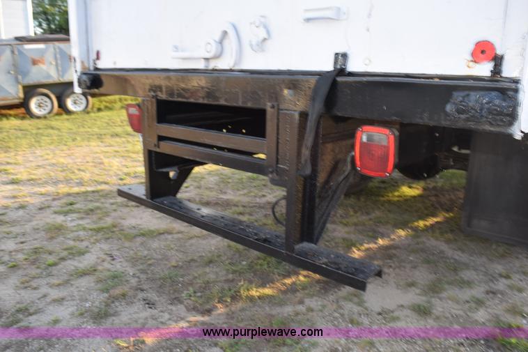 image for item K6654 1997 Ford F700 delivery truck