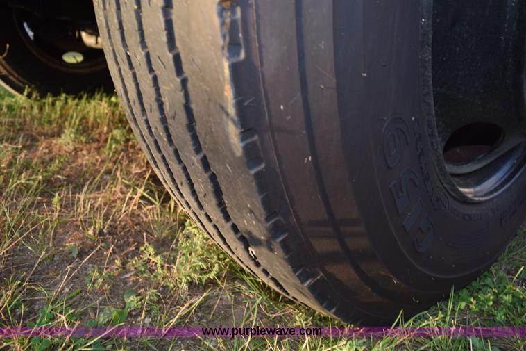 image for item K6654 1997 Ford F700 delivery truck