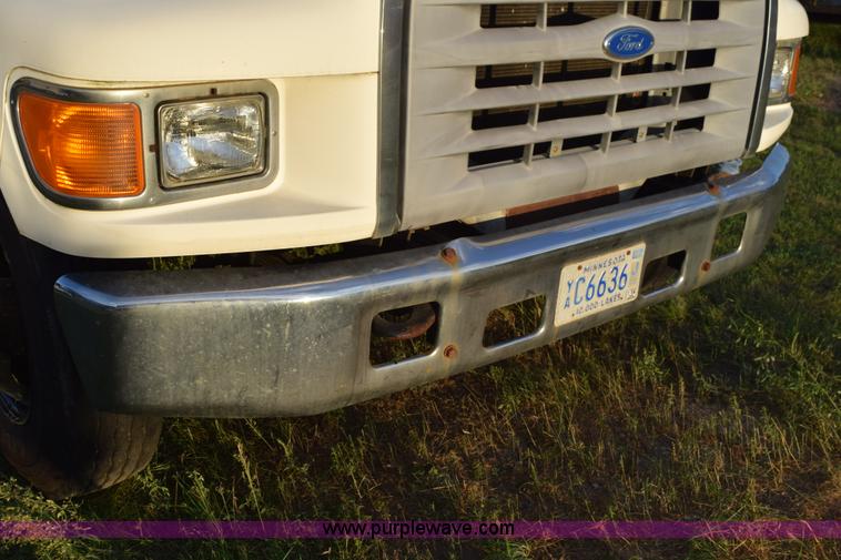 image for item K6654 1997 Ford F700 delivery truck