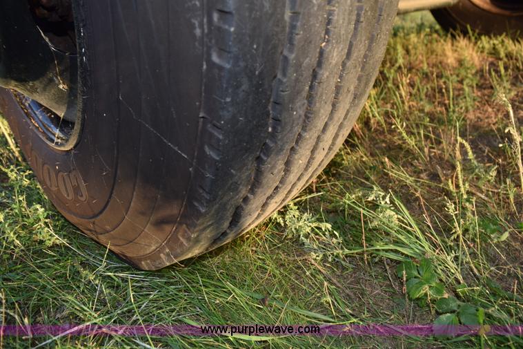 image for item K6654 1997 Ford F700 delivery truck