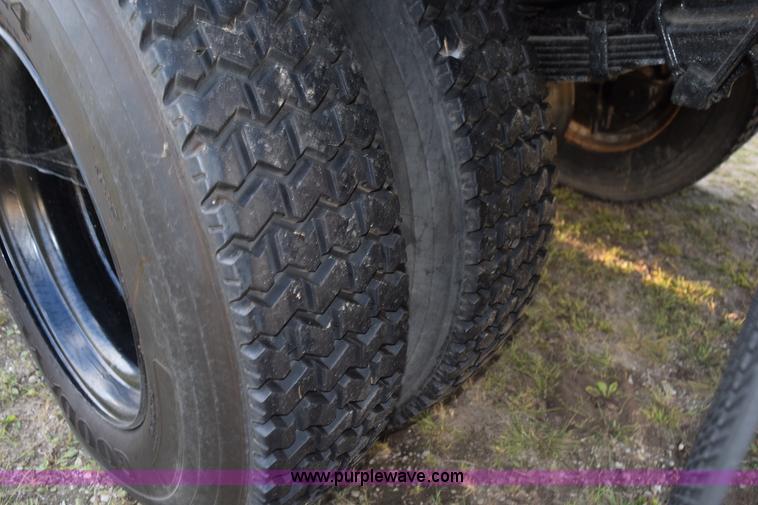 image for item K6654 1997 Ford F700 delivery truck