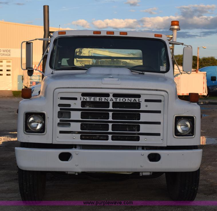 image for item K6656 1985 International 1954 flatbed truck