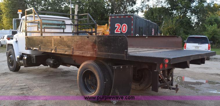 image for item K6656 1985 International 1954 flatbed truck