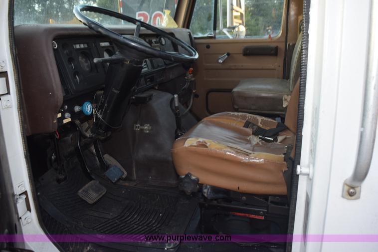 image for item K6656 1985 International 1954 flatbed truck