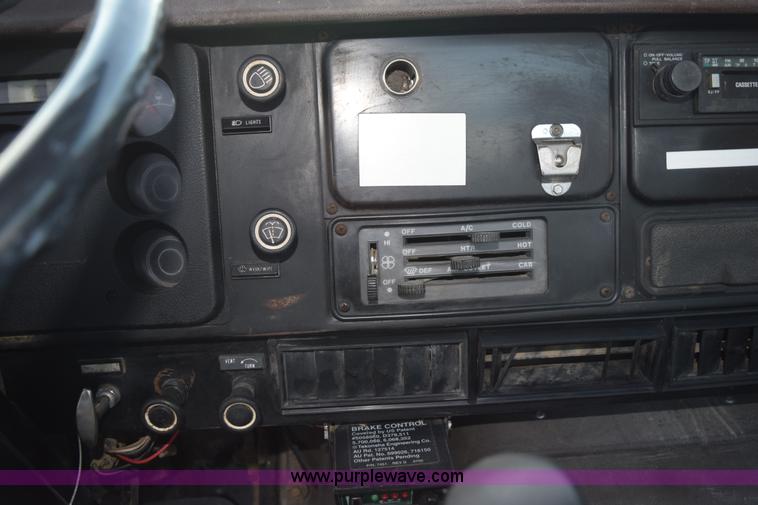 image for item K6656 1985 International 1954 flatbed truck