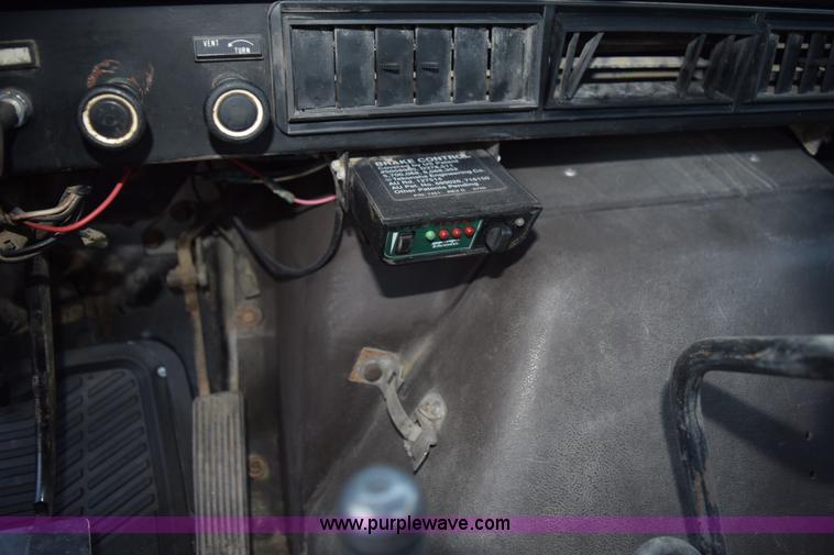 image for item K6656 1985 International 1954 flatbed truck