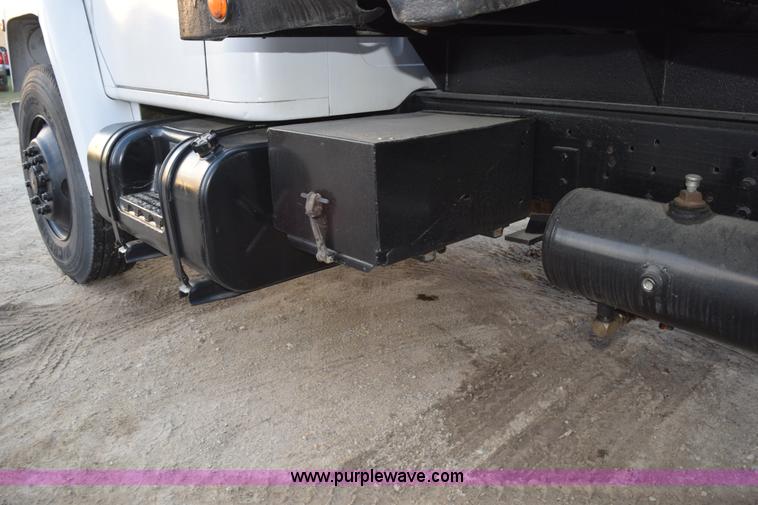 image for item K6656 1985 International 1954 flatbed truck