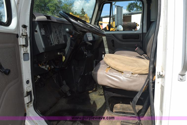 image for item K6657 1999 International 4700 dump bed chipper truck