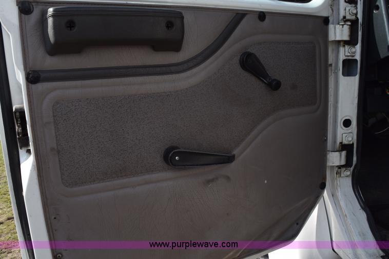 image for item K6657 1999 International 4700 dump bed chipper truck