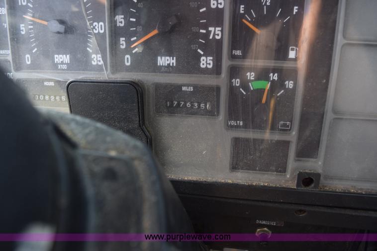 image for item K6657 1999 International 4700 dump bed chipper truck