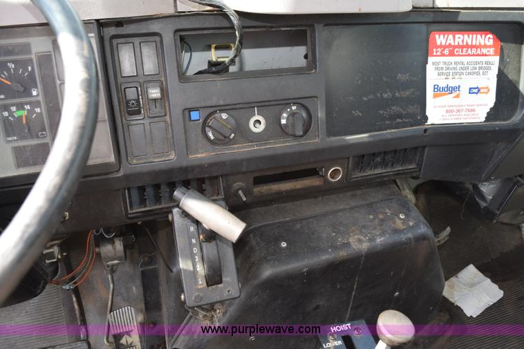 image for item K6657 1999 International 4700 dump bed chipper truck