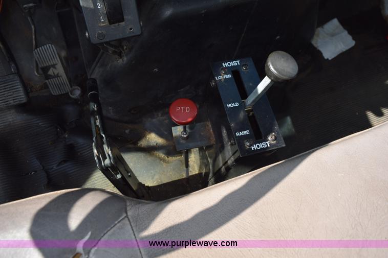 image for item K6657 1999 International 4700 dump bed chipper truck