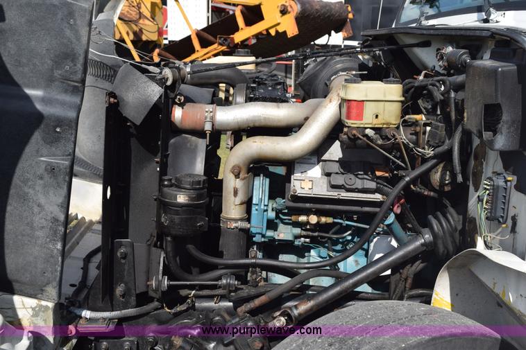 image for item K6657 1999 International 4700 dump bed chipper truck